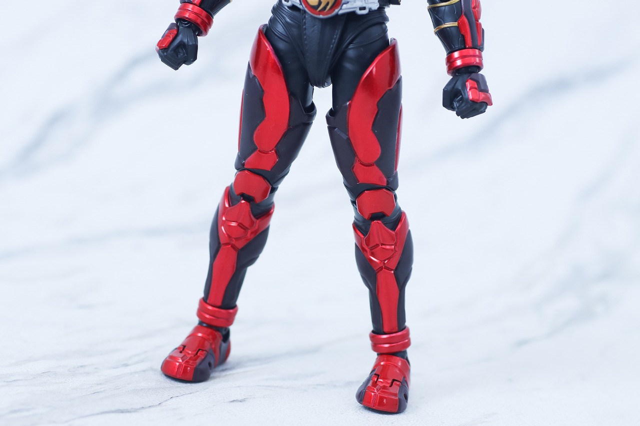 S.H.フィギュアーツ　真骨彫製法　仮面ライダー装甲響鬼　レビュー　本体