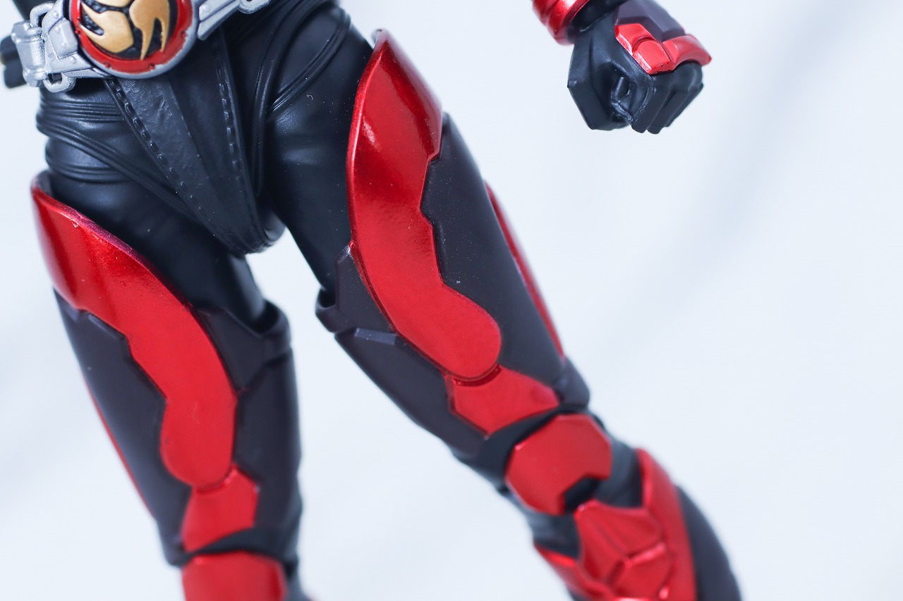 S.H.フィギュアーツ　真骨彫製法　仮面ライダー装甲響鬼　レビュー　本体