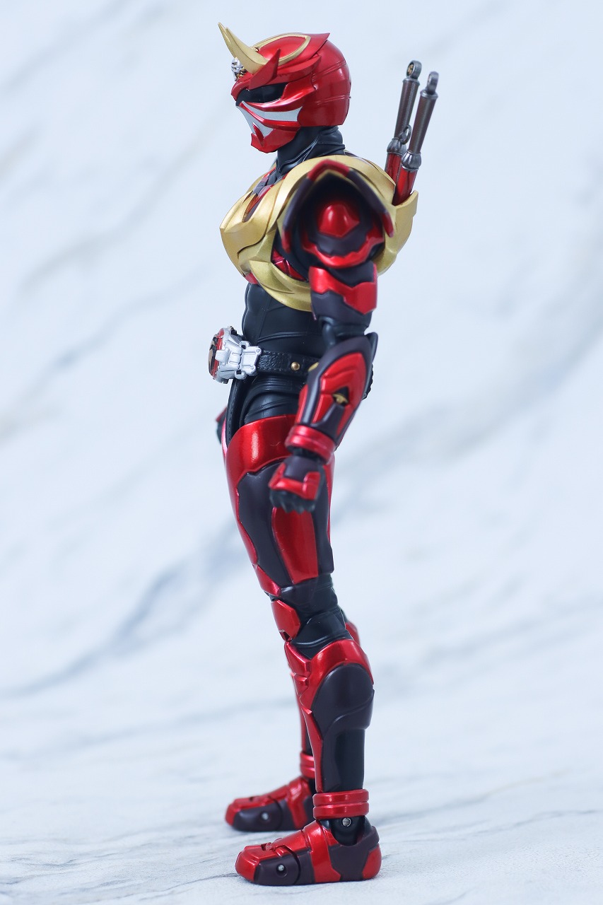 S.H.フィギュアーツ 真骨彫製法 仮面ライダー装甲響鬼 レビュー 本体