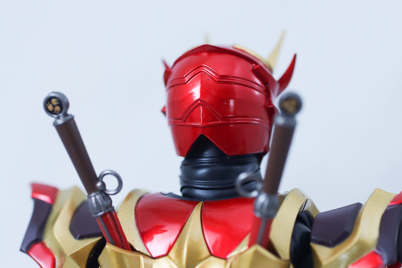 S.H.フィギュアーツ　真骨彫製法　仮面ライダー装甲響鬼　レビュー　本体