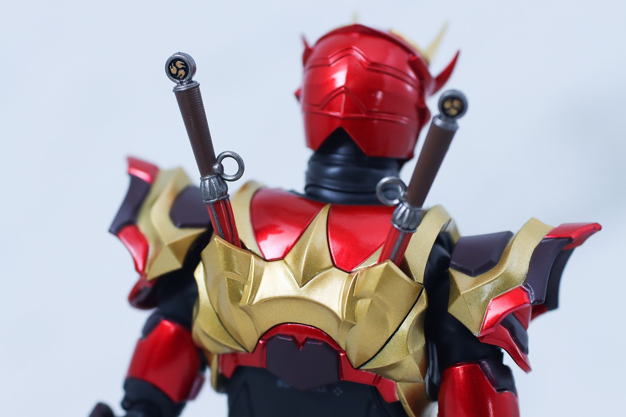 S.H.フィギュアーツ　真骨彫製法　仮面ライダー装甲響鬼　レビュー　本体