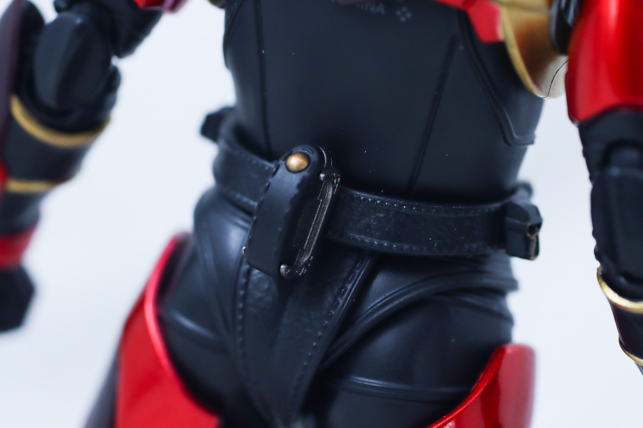 S.H.フィギュアーツ　真骨彫製法　仮面ライダー装甲響鬼　レビュー　本体