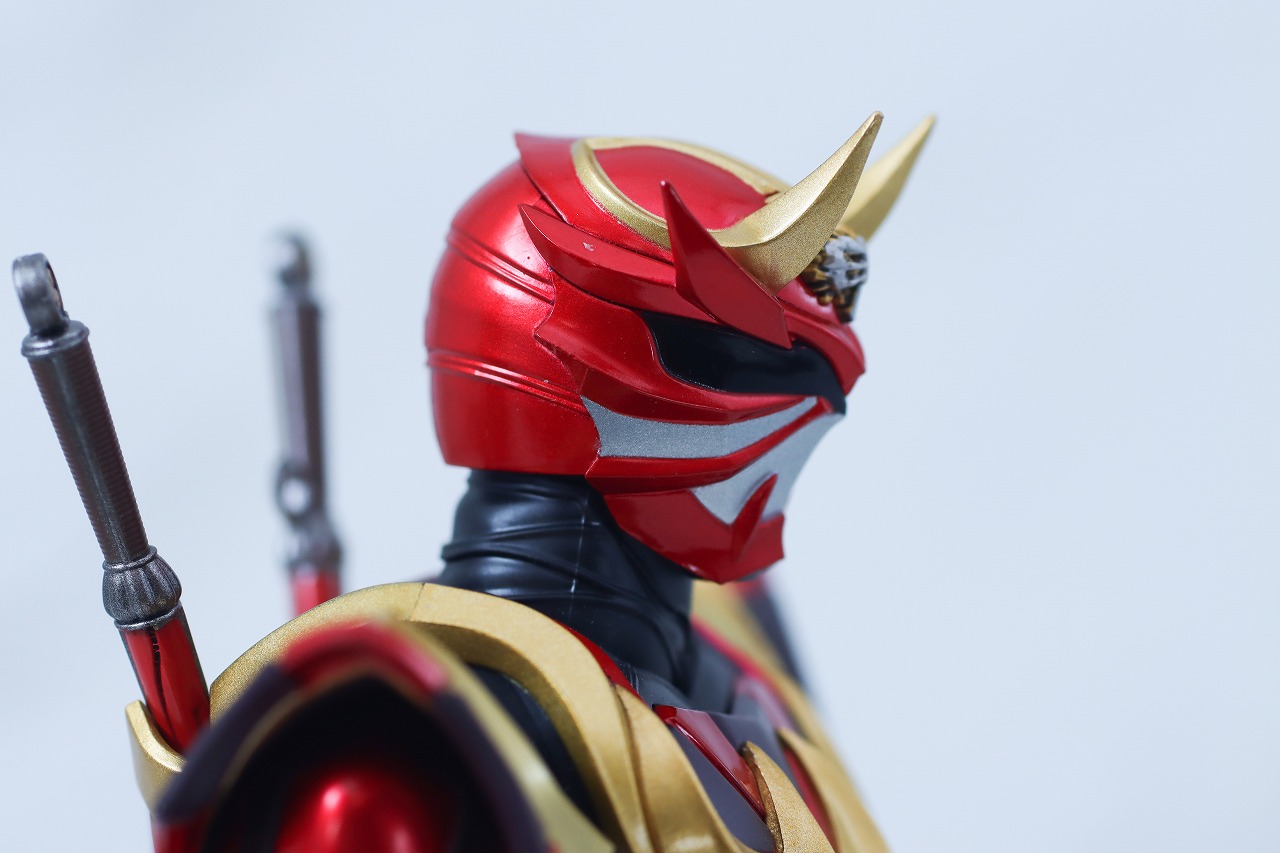 S.H.フィギュアーツ　真骨彫製法　仮面ライダー装甲響鬼　レビュー　本体