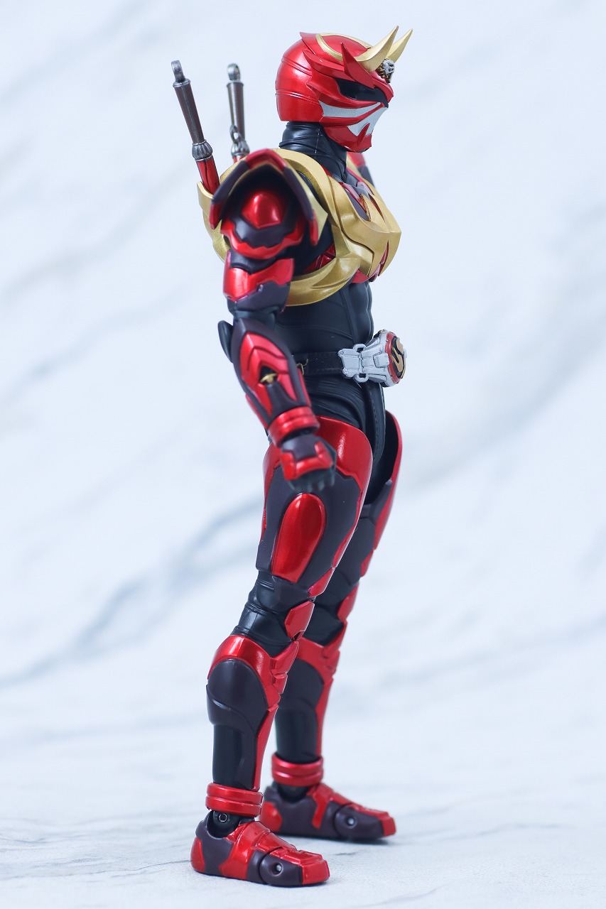 S.H.フィギュアーツ 真骨彫製法 仮面ライダー装甲響鬼 レビュー 本体