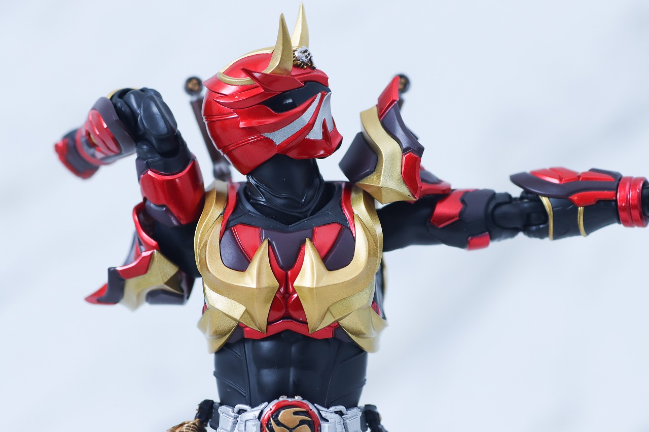 S.H.フィギュアーツ　真骨彫製法　仮面ライダー装甲響鬼　レビュー　可動範囲