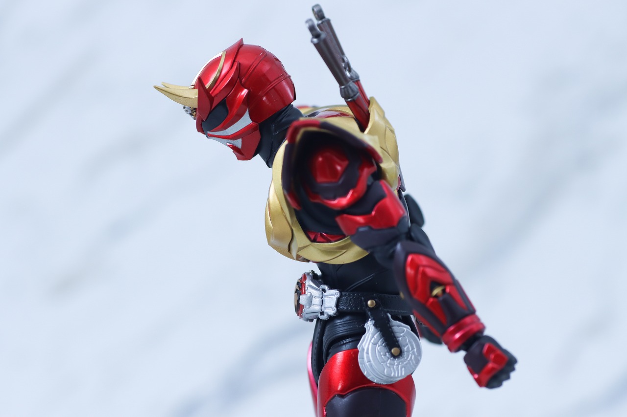 S.H.フィギュアーツ 真骨彫製法 仮面ライダー装甲響鬼 レビュー 可動範囲