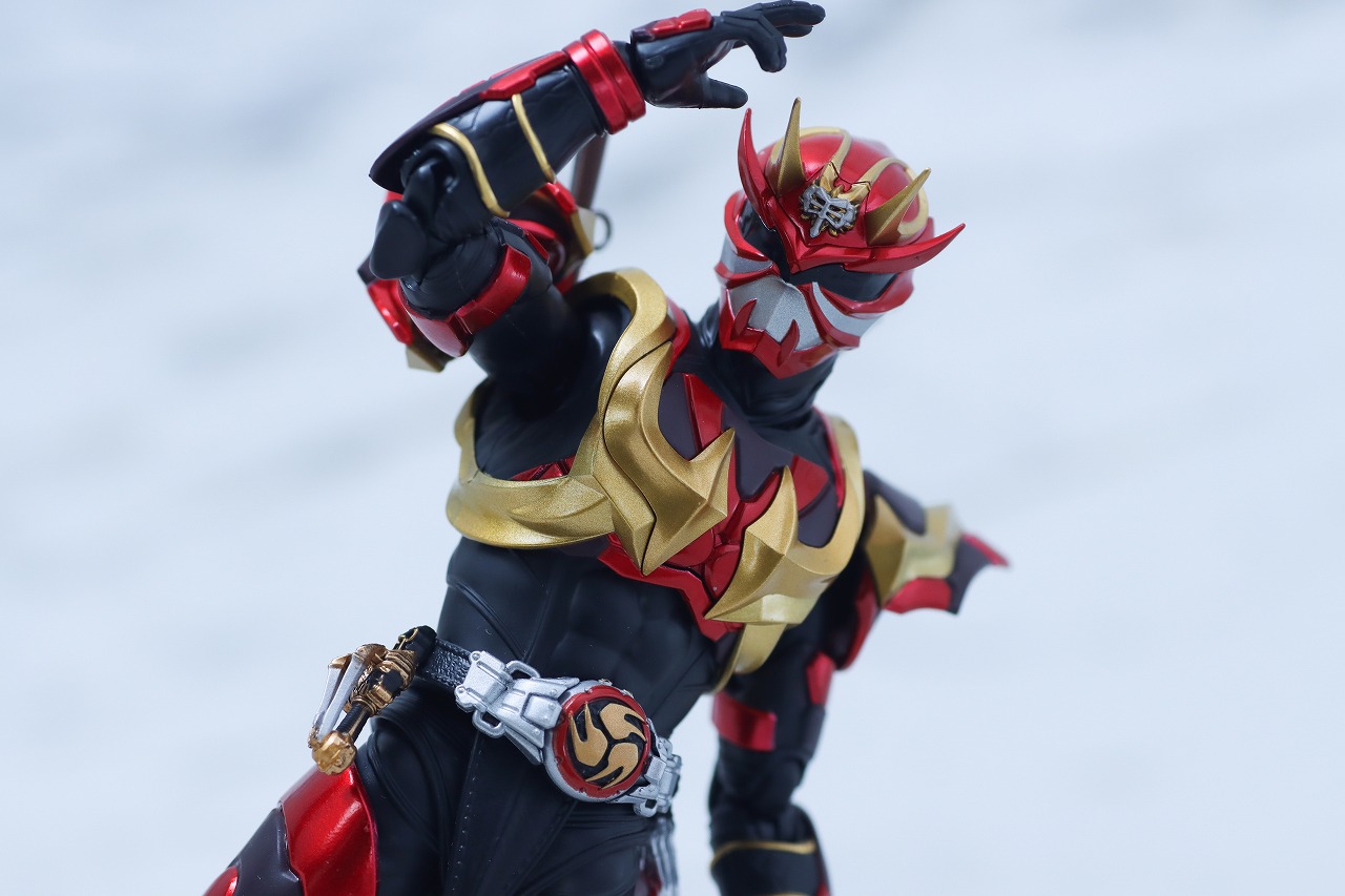 S.H.フィギュアーツ　真骨彫製法　仮面ライダー装甲響鬼　レビュー　アクション