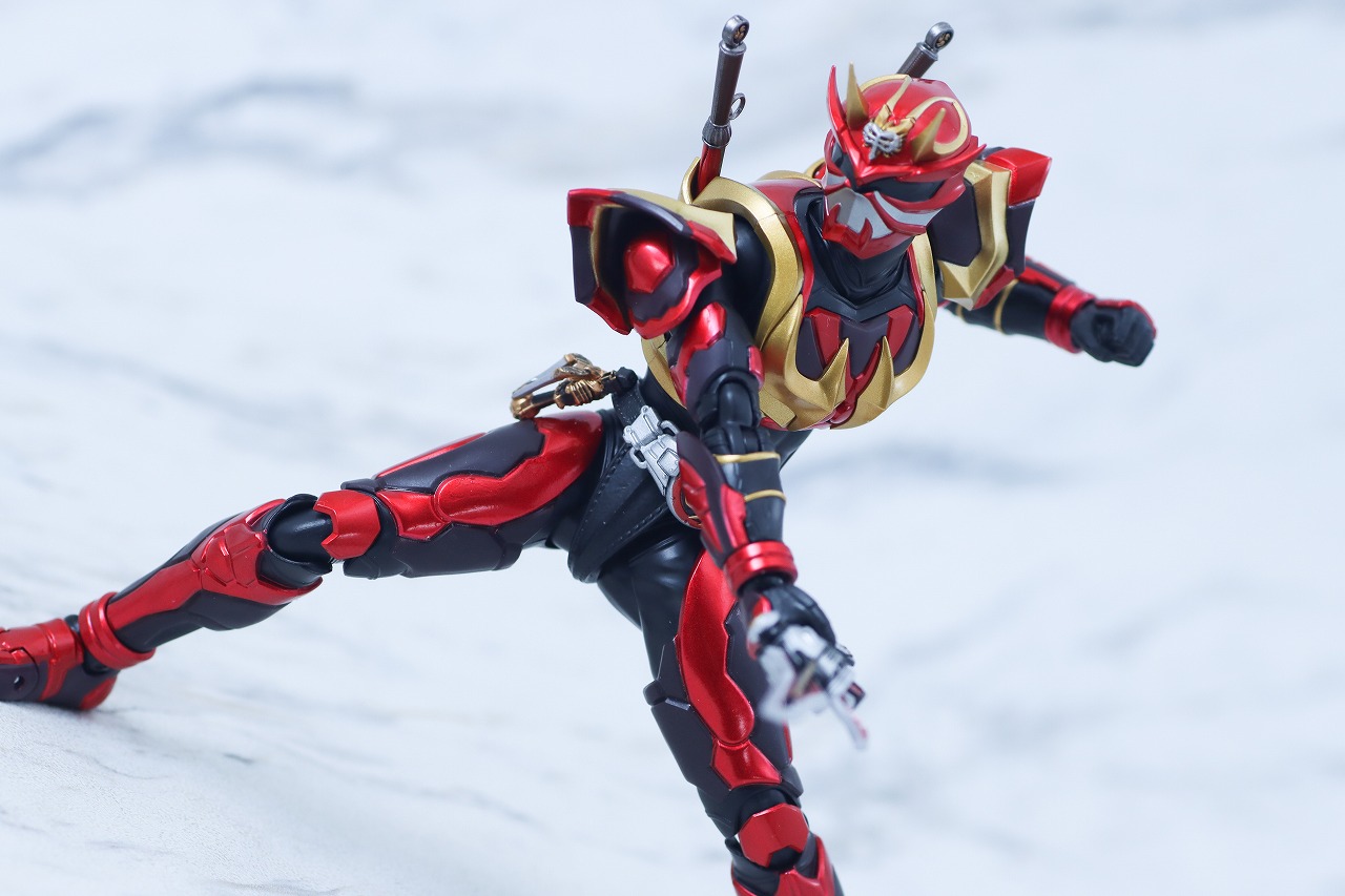 S.H.フィギュアーツ　真骨彫製法　仮面ライダー装甲響鬼　レビュー　アクション