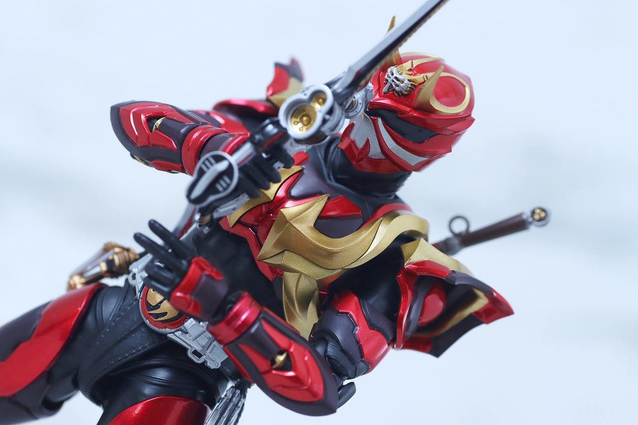 S.H.フィギュアーツ　真骨彫製法　仮面ライダー装甲響鬼　レビュー　アクション