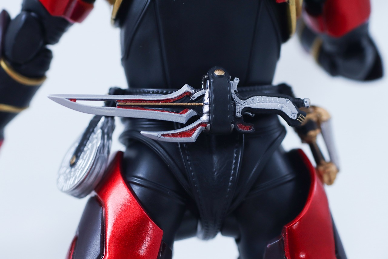 S.H.フィギュアーツ　真骨彫製法　仮面ライダー装甲響鬼　レビュー　付属品　アームドセイバー　マウント