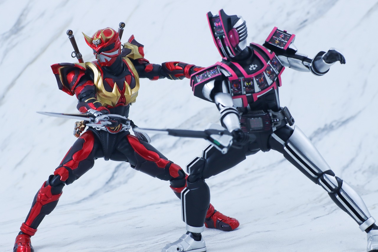 S.H.フィギュアーツ　真骨彫製法　仮面ライダー装甲響鬼　レビュー　アクション　仮面ライダーディケイド コンプリートフォーム