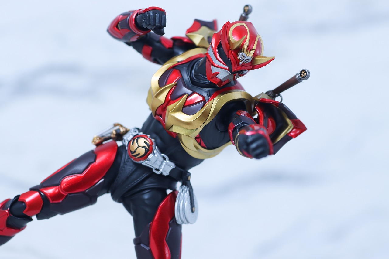 S.H.フィギュアーツ　真骨彫製法　仮面ライダー装甲響鬼　レビュー　アクション