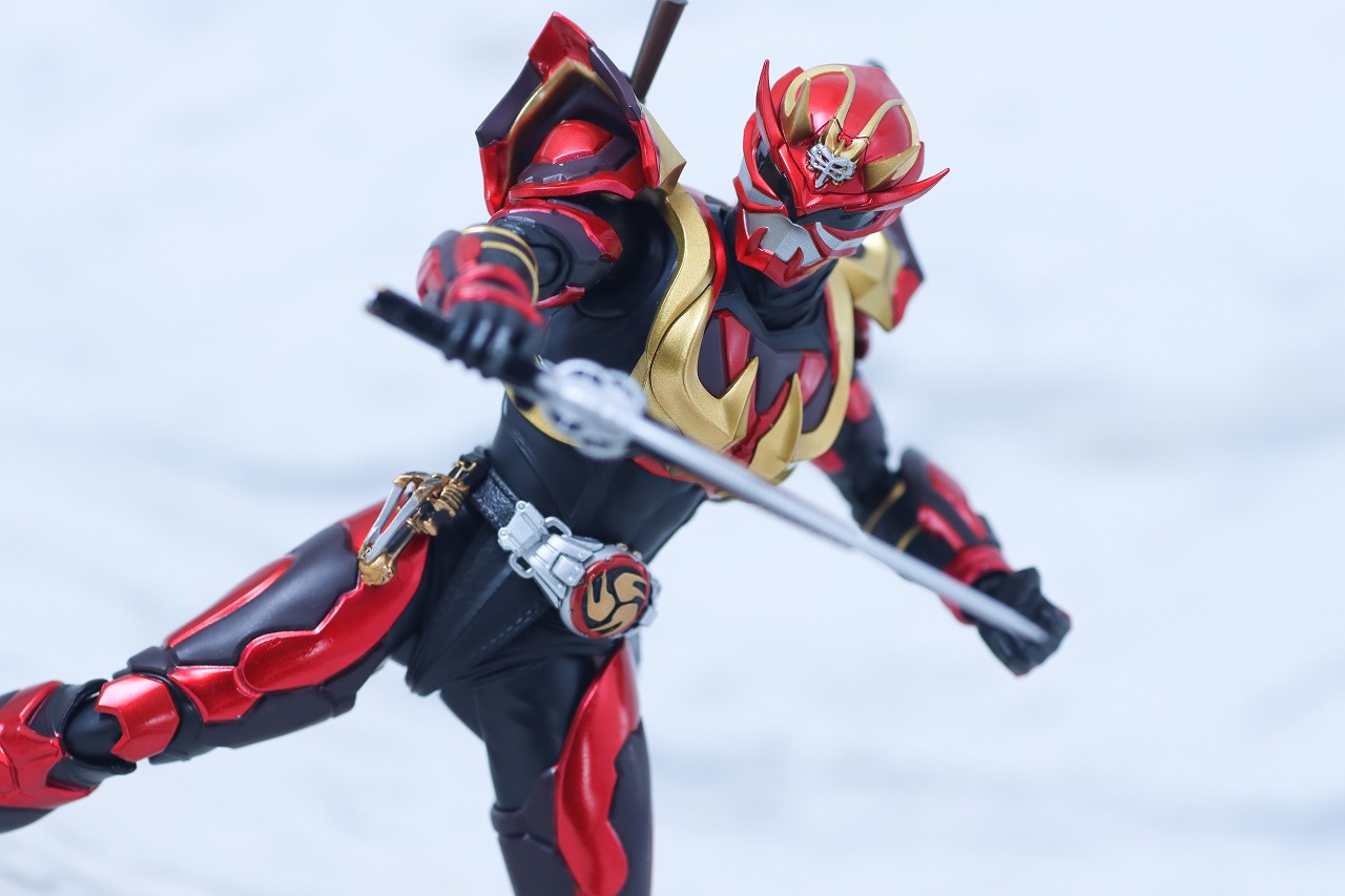 S.H.フィギュアーツ　真骨彫製法　仮面ライダー装甲響鬼　レビュー　アクション