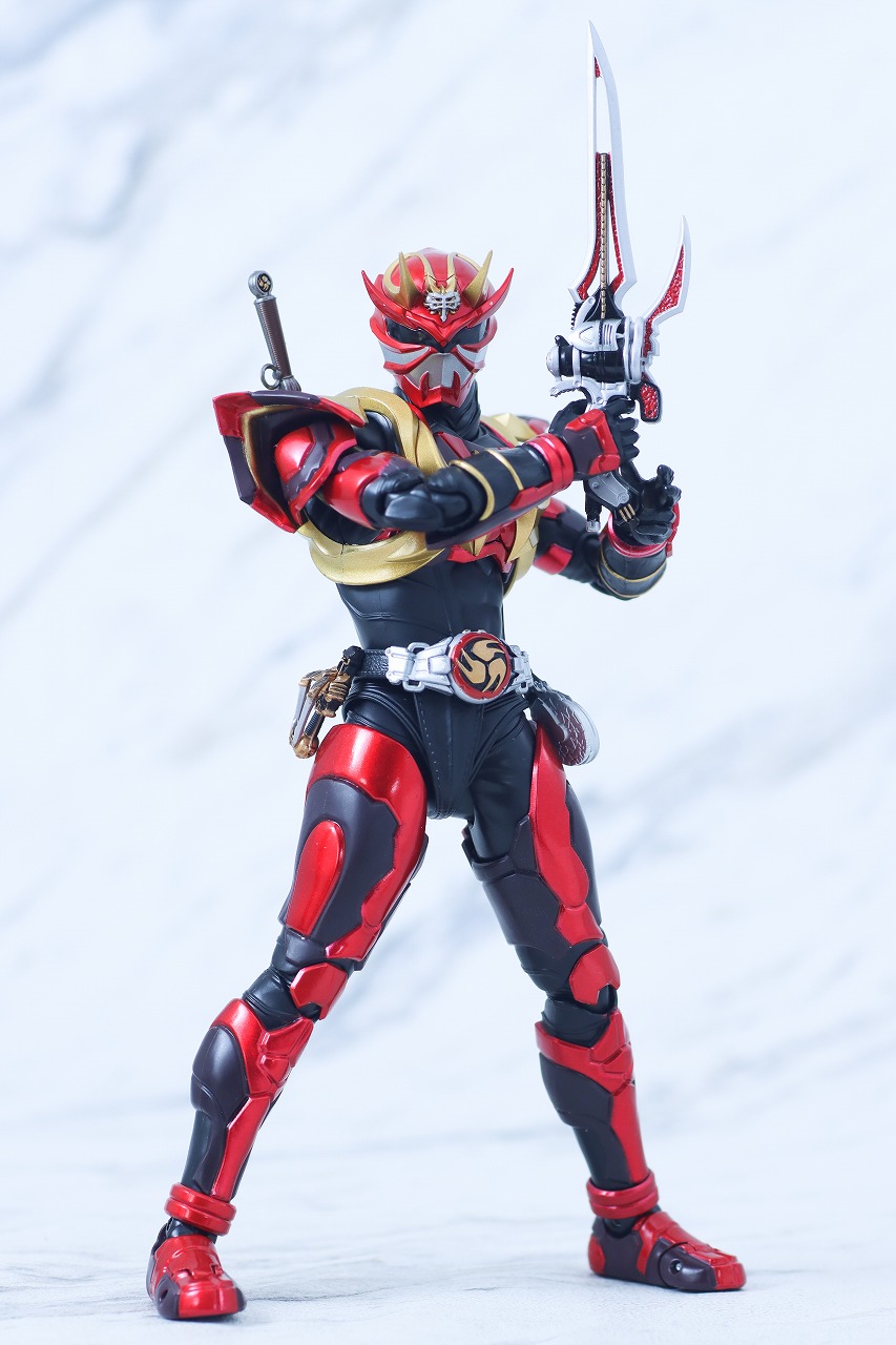 S.H.フィギュアーツ　真骨彫製法　仮面ライダー装甲響鬼　レビュー　本体