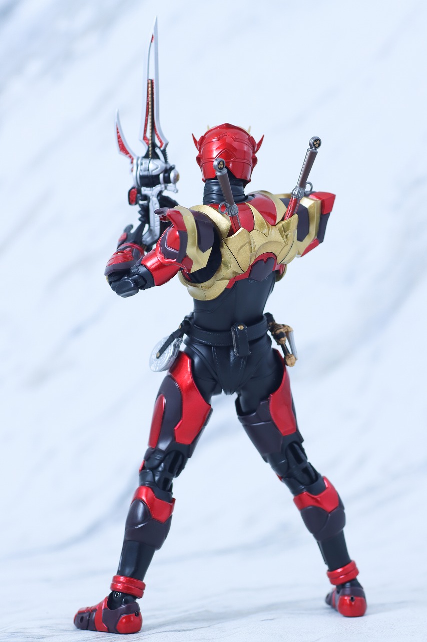 S.H.フィギュアーツ　真骨彫製法　仮面ライダー装甲響鬼　レビュー　本体