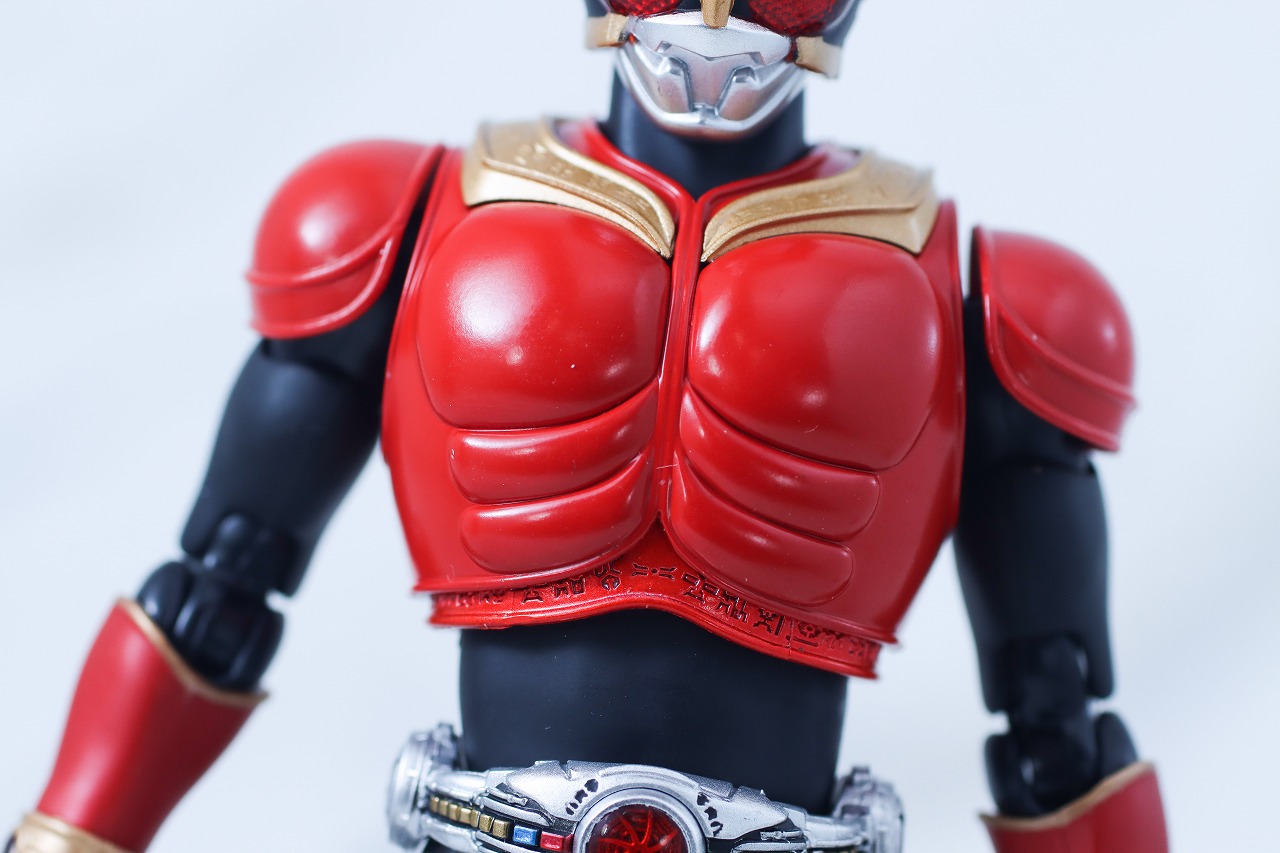 S.H.フィギュアーツ 真骨彫製法　仮面ライダークウガ マイティフォーム Store Limited Edition　レビュー　本体