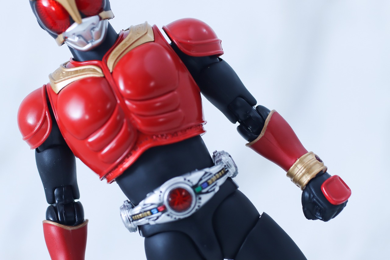S.H.フィギュアーツ 真骨彫製法　仮面ライダークウガ マイティフォーム Store Limited Edition　レビュー　本体