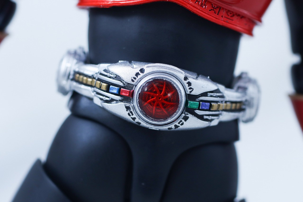 S.H.フィギュアーツ 真骨彫製法　仮面ライダークウガ マイティフォーム Store Limited Edition　レビュー　本体