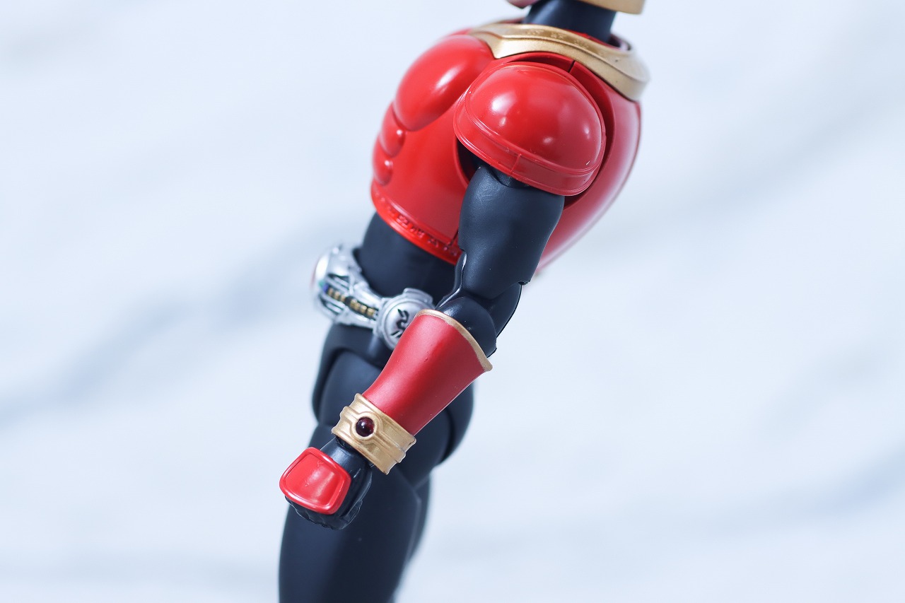 S.H.フィギュアーツ 真骨彫製法　仮面ライダークウガ マイティフォーム Store Limited Edition　レビュー　本体