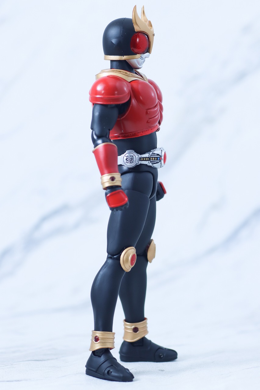 S.H.フィギュアーツ 真骨彫製法　仮面ライダークウガ マイティフォーム Store Limited Edition　レビュー　本体