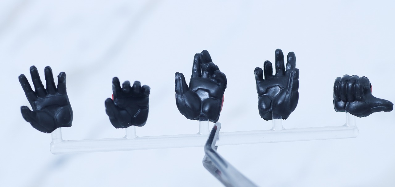 S.H.フィギュアーツ 真骨彫製法　仮面ライダークウガ マイティフォーム Store Limited Edition　レビュー　手首