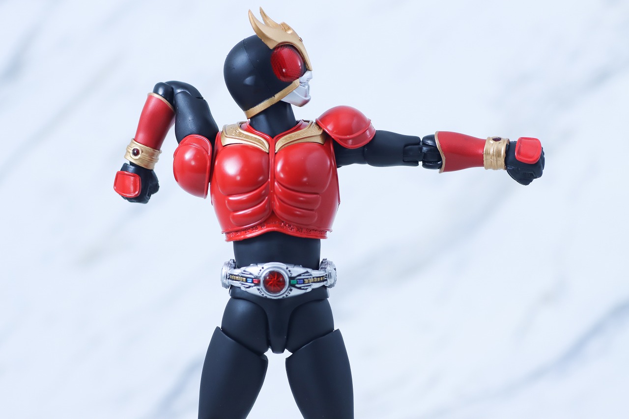 S.H.フィギュアーツ 真骨彫製法　仮面ライダークウガ マイティフォーム Store Limited Edition　レビュー　可動範囲