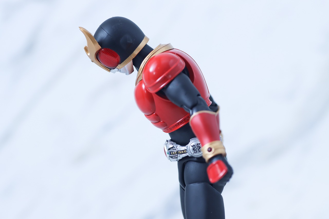 S.H.フィギュアーツ 真骨彫製法　仮面ライダークウガ マイティフォーム Store Limited Edition　レビュー　可動範囲