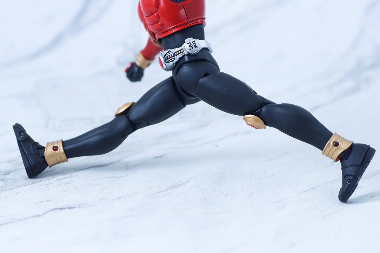 S.H.フィギュアーツ 真骨彫製法　仮面ライダークウガ マイティフォーム Store Limited Edition　レビュー　可動範囲