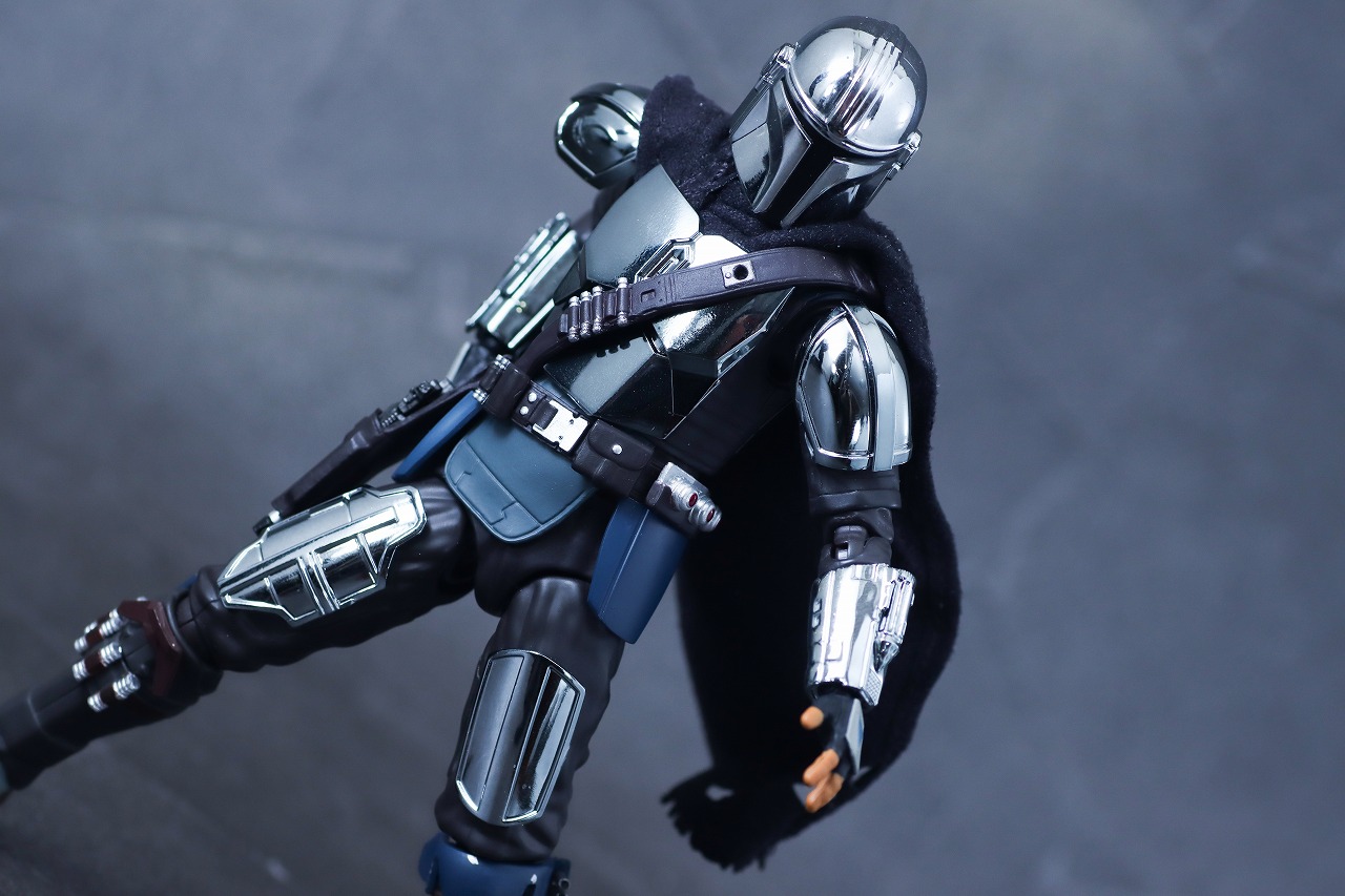 MAFEX　マンダロリアン CHROME（クロームメッキ） ver.　レビュー　アクション