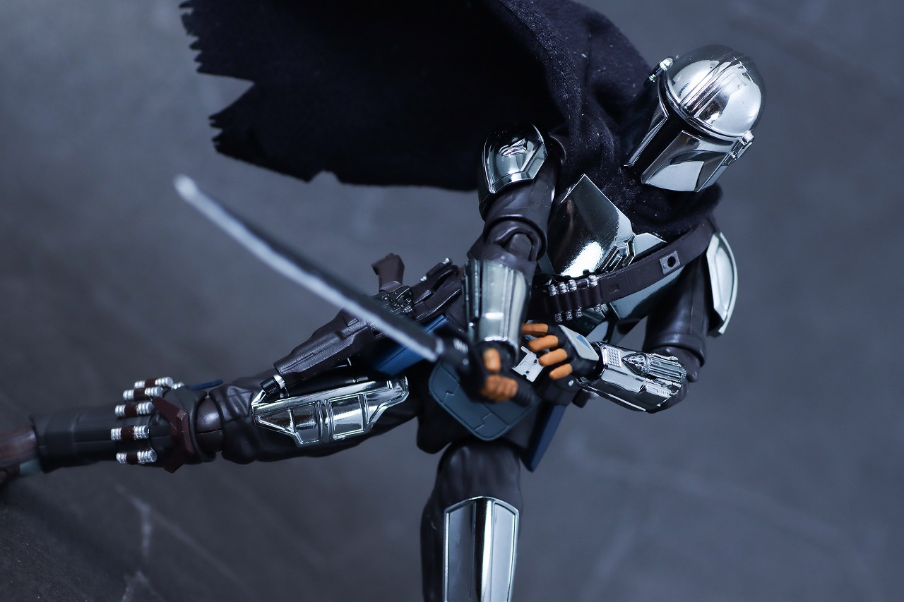MAFEX　マンダロリアン CHROME（クロームメッキ） ver.　レビュー　アクション