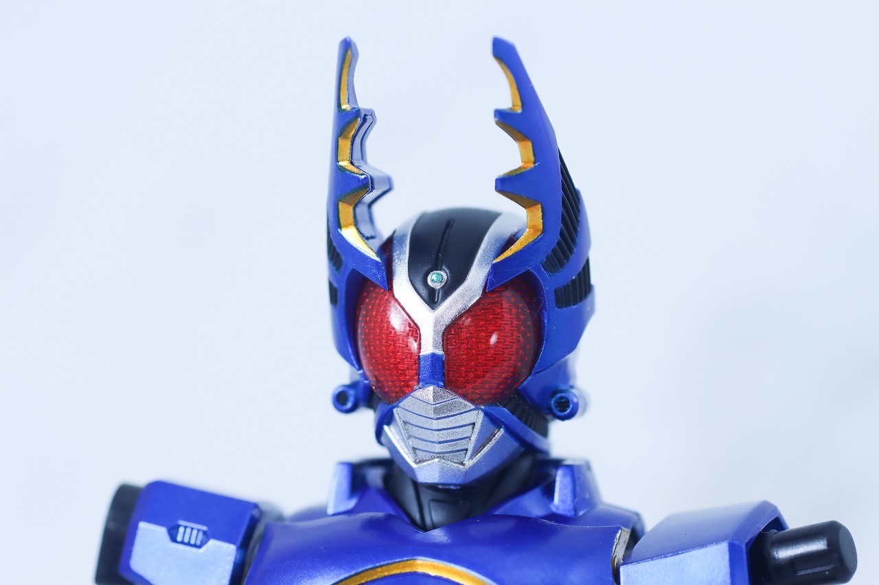 S.H.フィギュアーツ 真骨彫製法　仮面ライダーガタック ライダーフォーム　真骨彫10th Anniversary ver.　レビュー　本体
