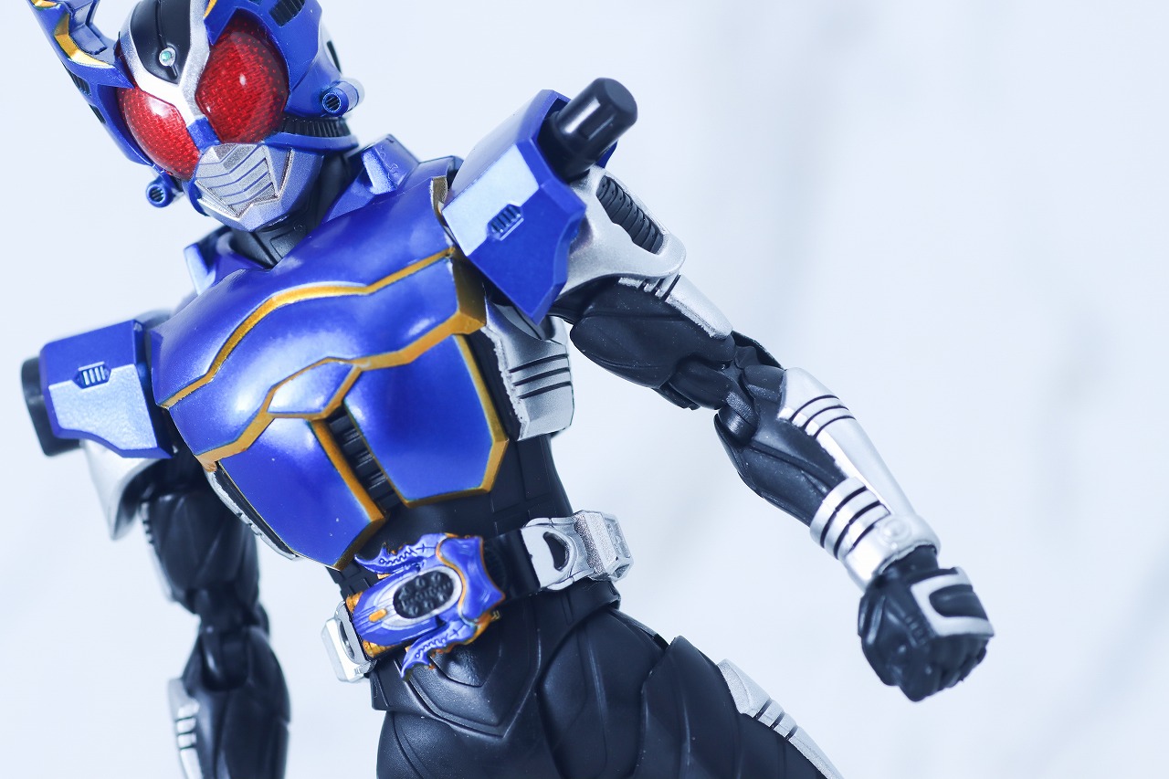 S.H.フィギュアーツ 真骨彫製法　仮面ライダーガタック ライダーフォーム　真骨彫10th Anniversary ver.　レビュー　本体