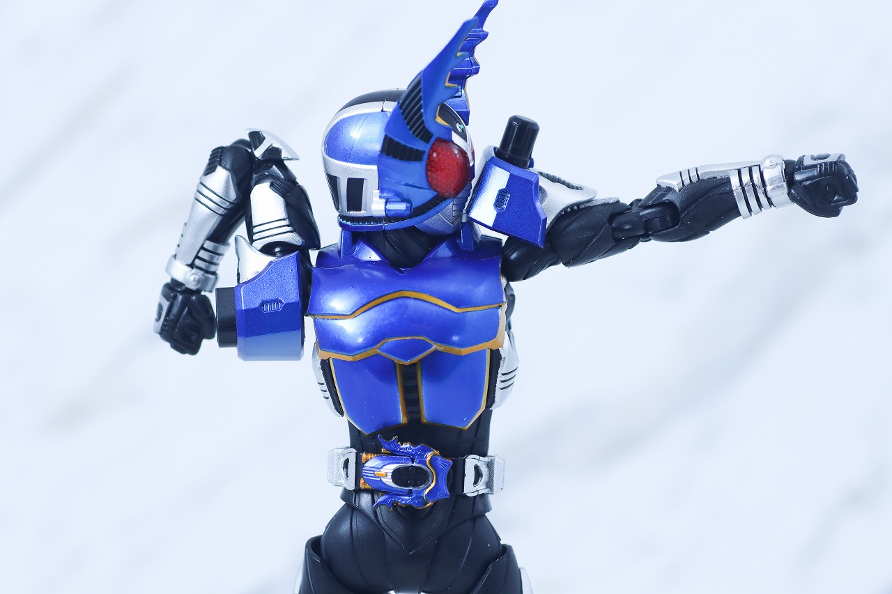 S.H.フィギュアーツ 真骨彫製法　仮面ライダーガタック ライダーフォーム　真骨彫10th Anniversary ver.　レビュー　可動範囲
