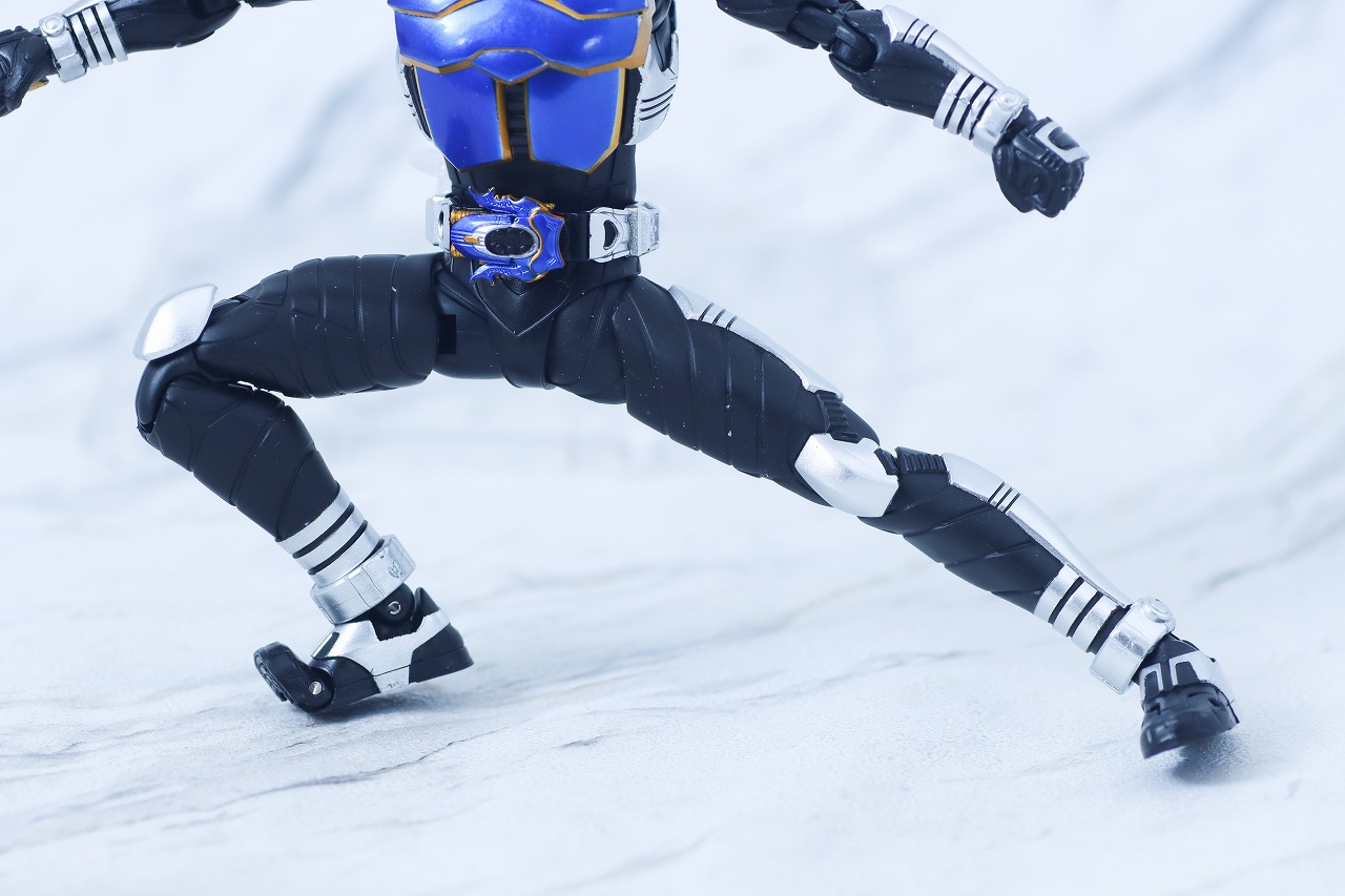 S.H.フィギュアーツ 真骨彫製法　仮面ライダーガタック ライダーフォーム　真骨彫10th Anniversary ver.　レビュー　可動範囲