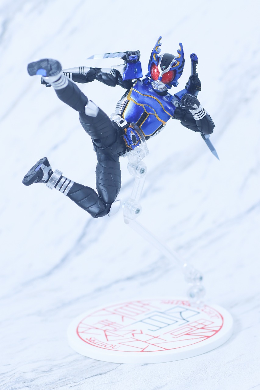 S.H.フィギュアーツ 真骨彫製法　仮面ライダーガタック ライダーフォーム　真骨彫10th Anniversary ver.　レビュー　アクション