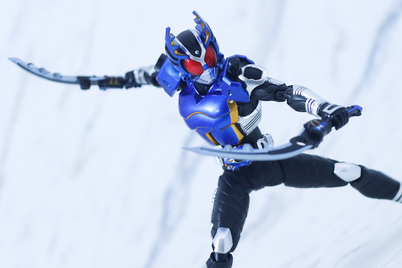 S.H.フィギュアーツ 真骨彫製法　仮面ライダーガタック ライダーフォーム　真骨彫10th Anniversary ver.　レビュー　アクション