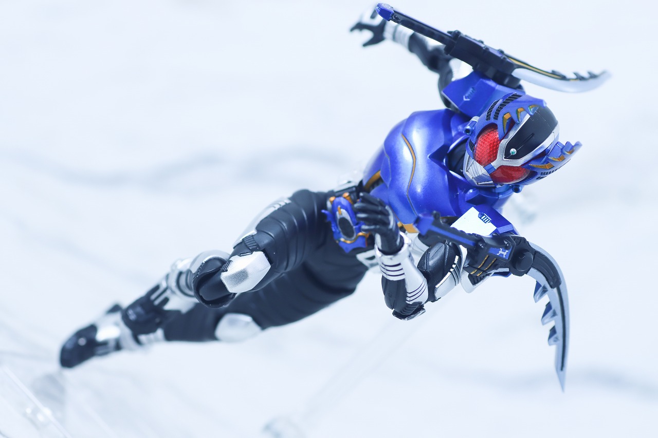 S.H.フィギュアーツ 真骨彫製法　仮面ライダーガタック ライダーフォーム　真骨彫10th Anniversary ver.　レビュー　アクション