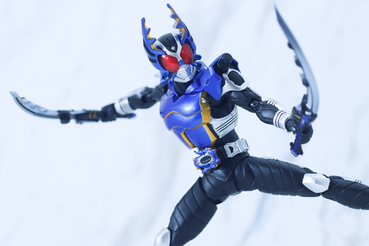 S.H.フィギュアーツ 真骨彫製法　仮面ライダーガタック ライダーフォーム　真骨彫10th Anniversary ver.　レビュー　アクション