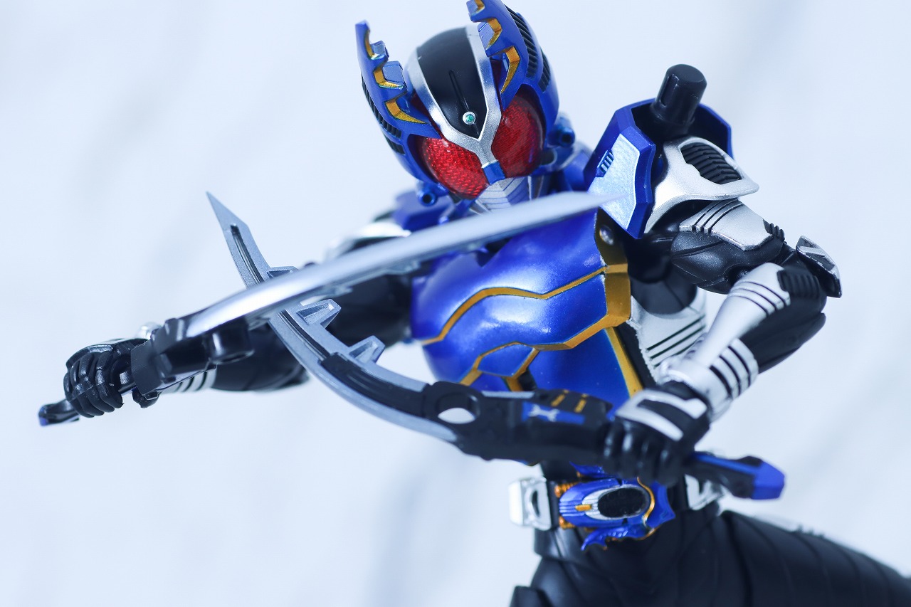 S.H.フィギュアーツ 真骨彫製法　仮面ライダーガタック ライダーフォーム　真骨彫10th Anniversary ver.　レビュー　アクション