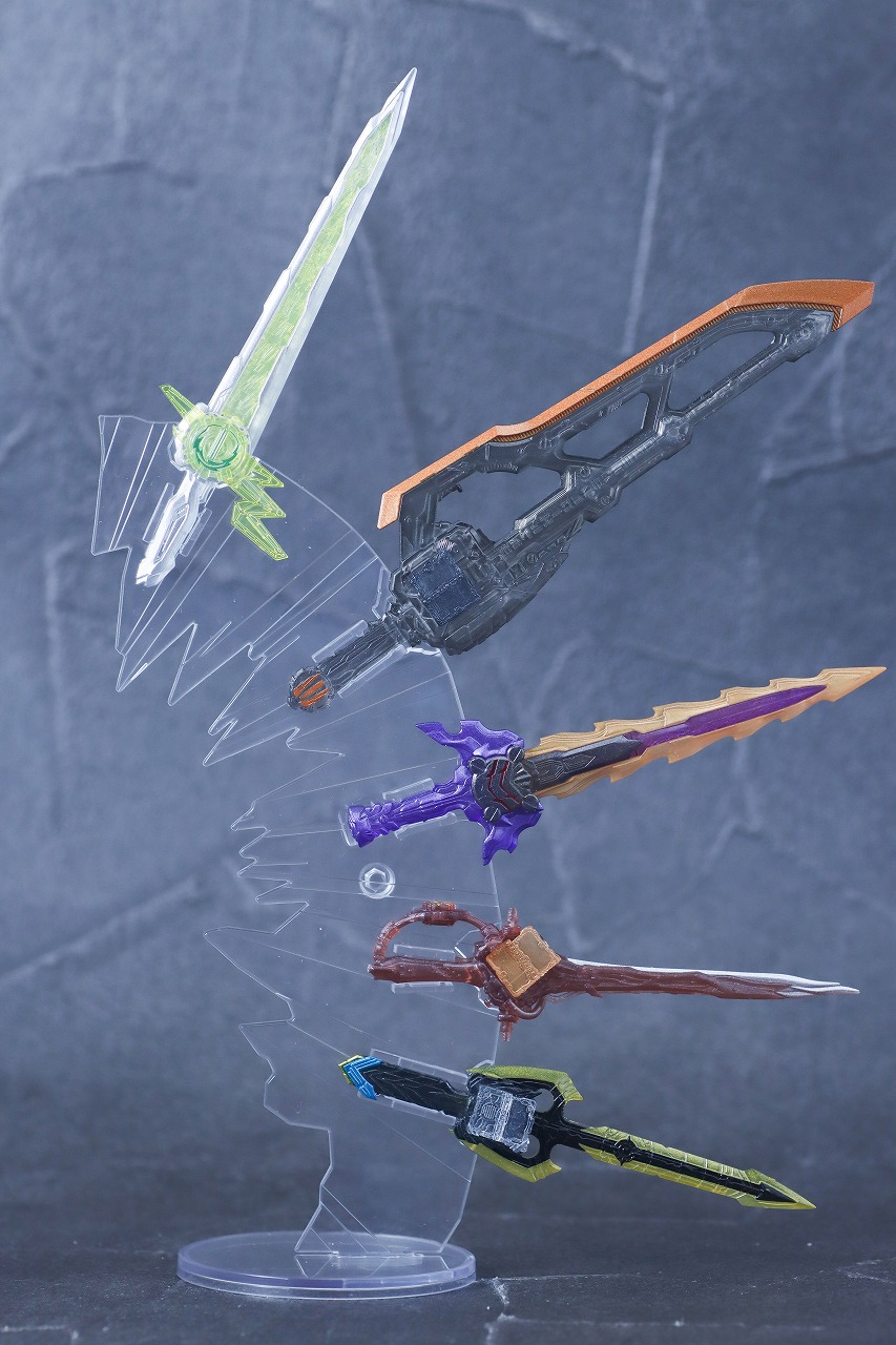 S.H.フィギュアーツ 仮面ライダークロスセイバー10聖剣セット　レビュー　付属品　台座