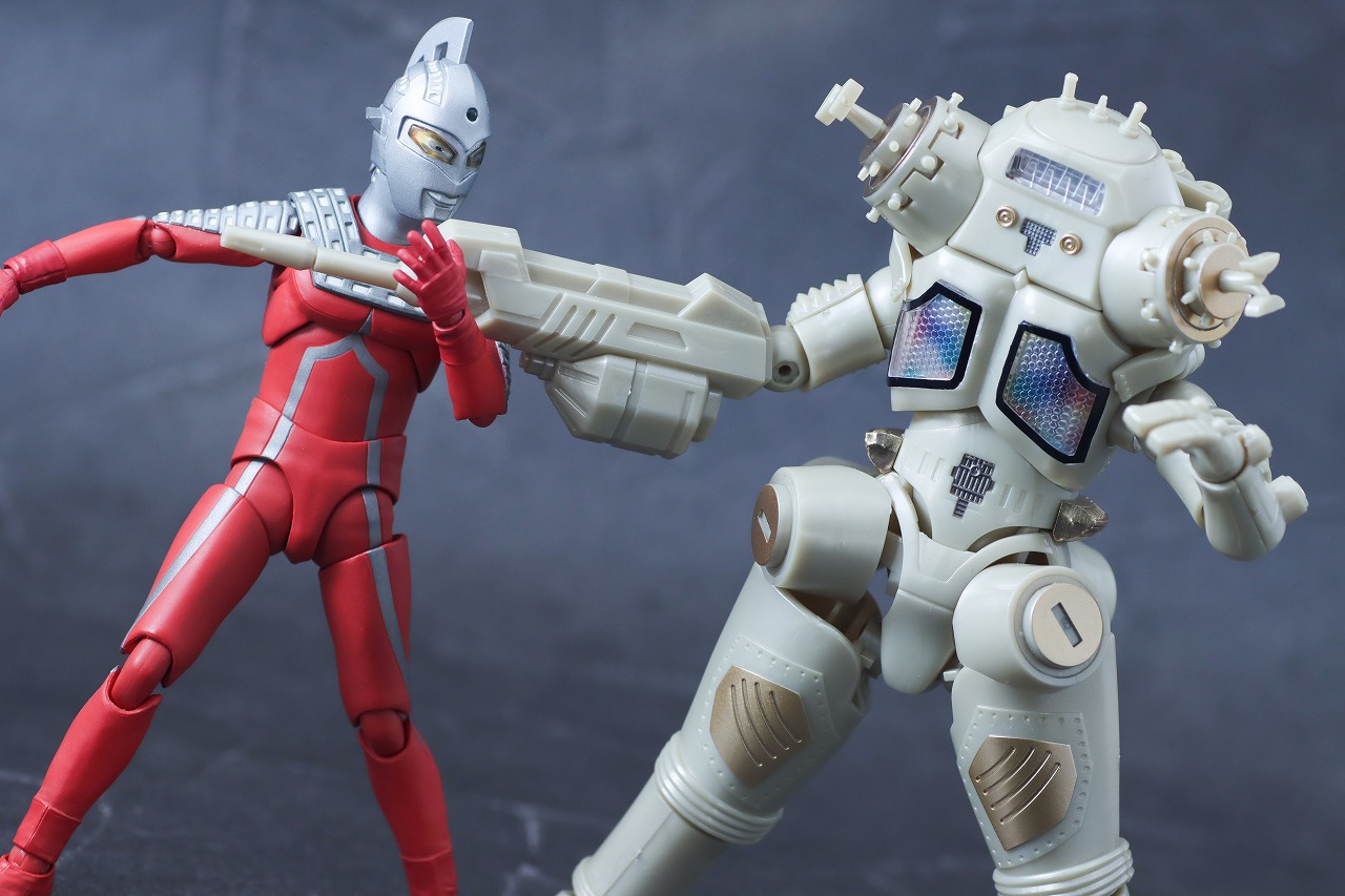 SMP　キングジョー　レビュー　アクション S.H.フィギュアーツ　ウルトラセブン” width=