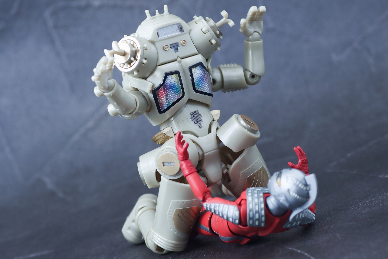 SMP　キングジョー　レビュー　アクション S.H.フィギュアーツ　ウルトラセブン” width=