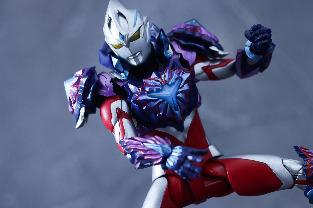 S.H.フィギュアーツ　ギャラクシーアーマー（ウルトラマンアーク）　レビュー　アクション
