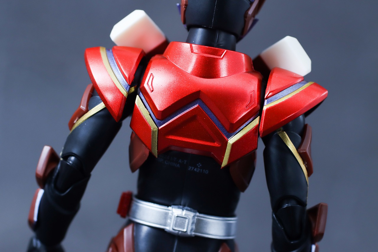 S.H.フィギュアーツ　仮面ライダーヴァレン チョコドンフォーム　レビュー　本体