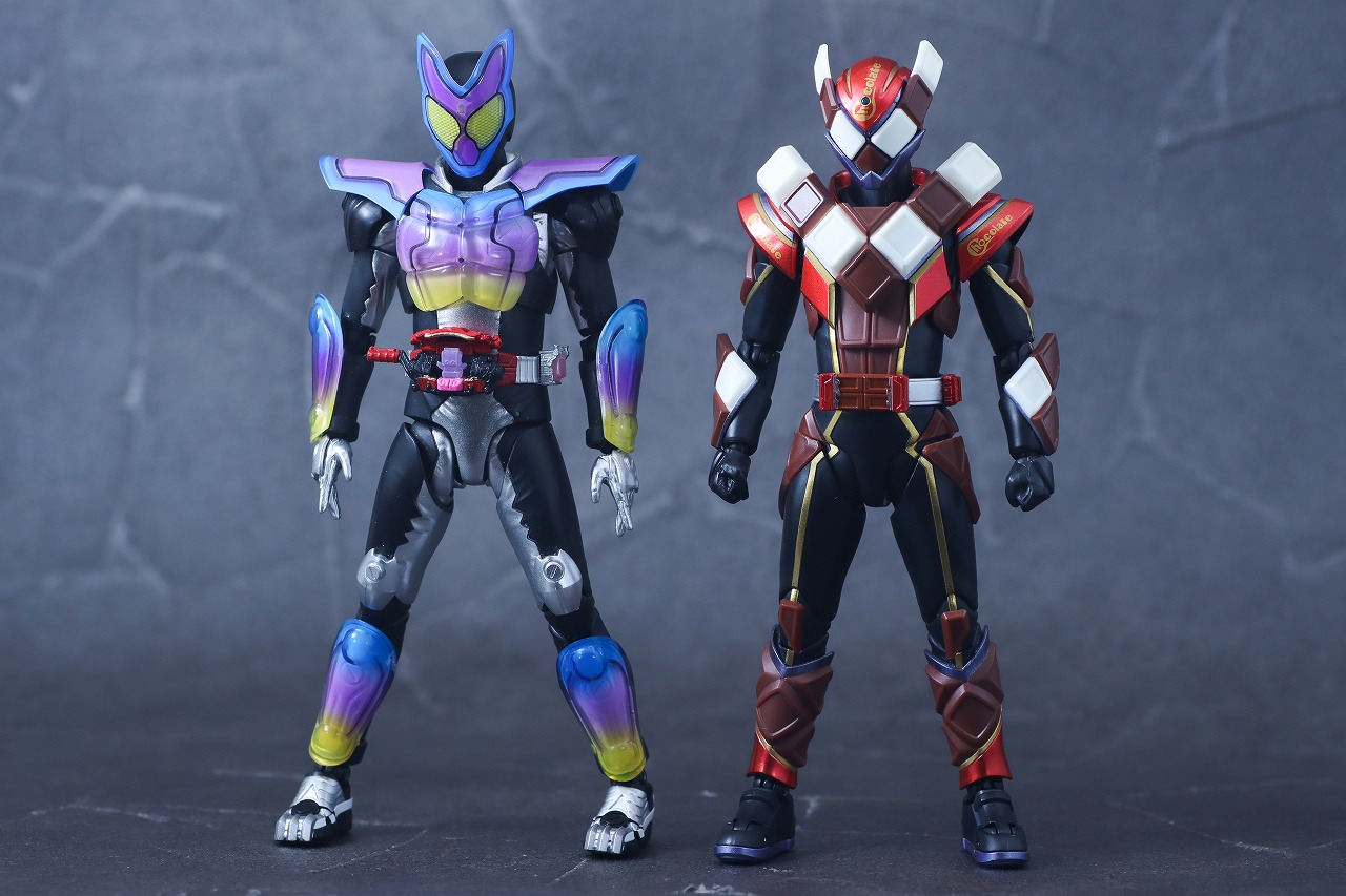 S.H.フィギュアーツ　仮面ライダーヴァレン チョコドンフォーム　レビュー　比較　仮面ライダーガヴ ポッピングミフォーム