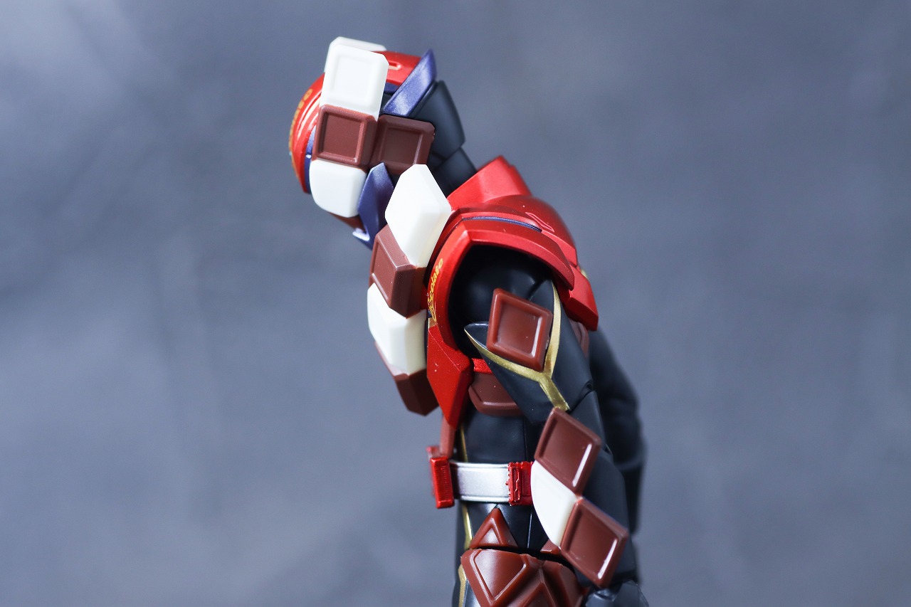 S.H.フィギュアーツ　仮面ライダーヴァレン チョコドンフォーム　レビュー　可動範囲