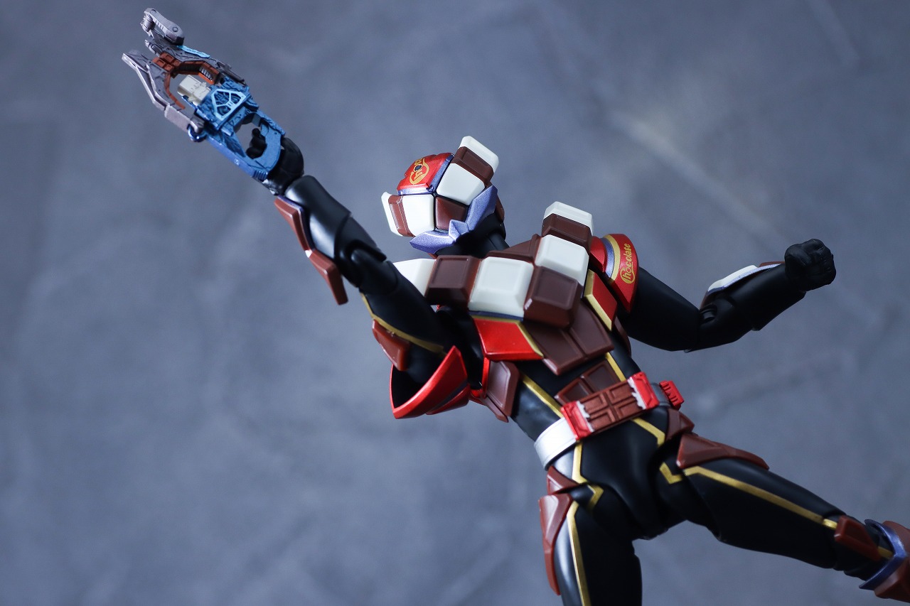 S.H.フィギュアーツ　仮面ライダーヴァレン チョコドンフォーム　レビュー　アクション