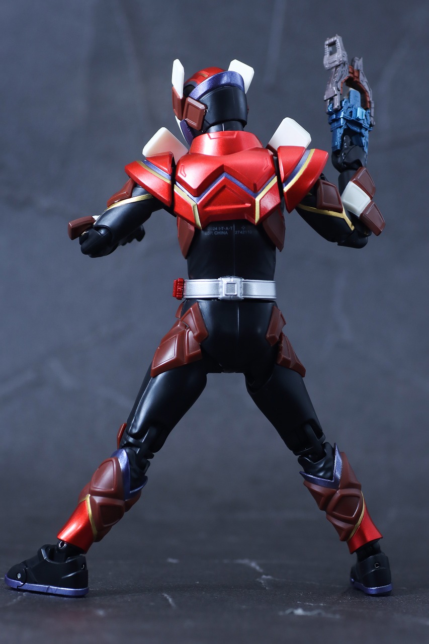 S.H.フィギュアーツ　仮面ライダーヴァレン チョコドンフォーム　レビュー　本体