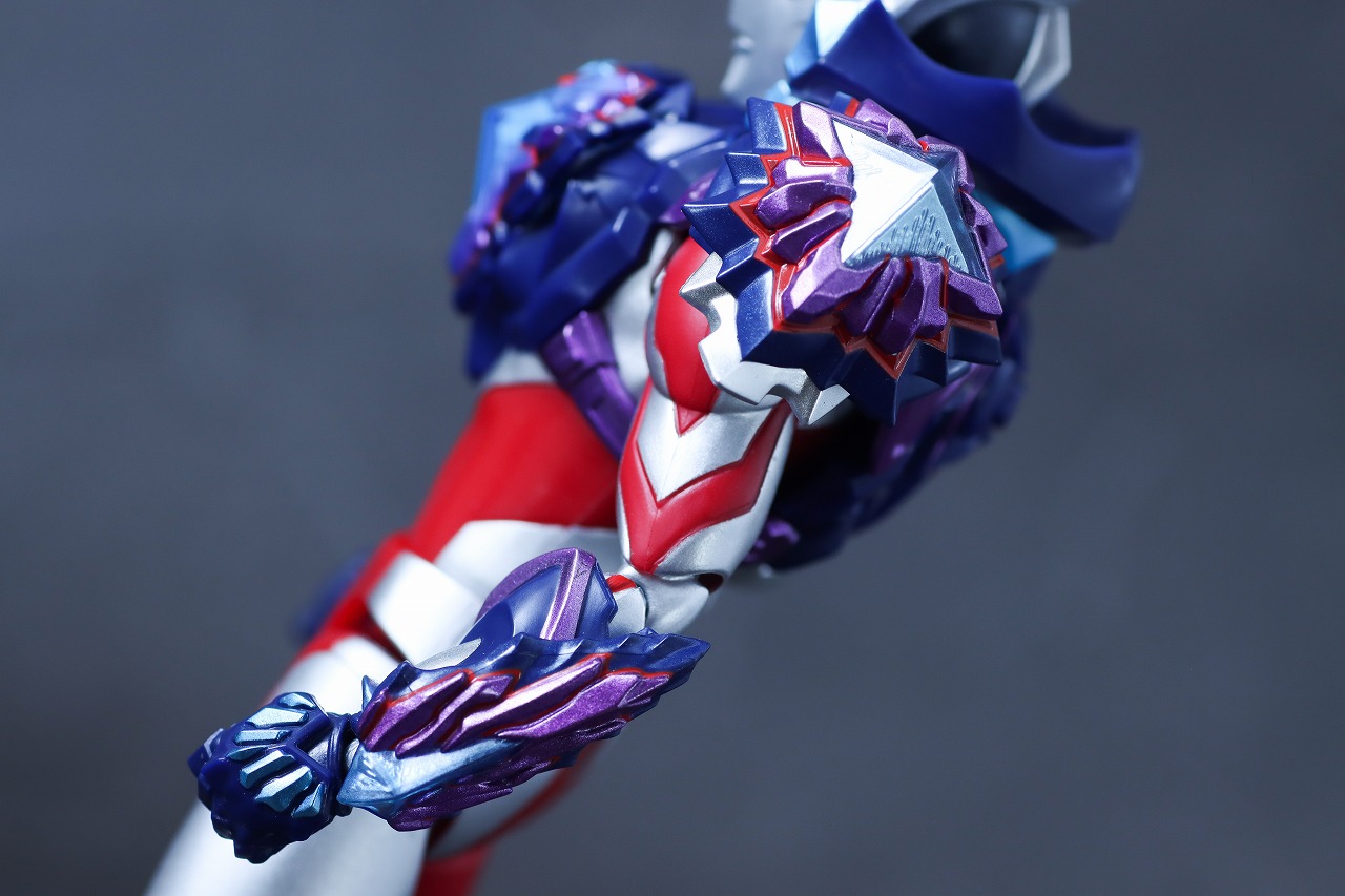 S.H.フィギュアーツ　ギャラクシーアーマー（ウルトラマンアーク）　レビュー　本体