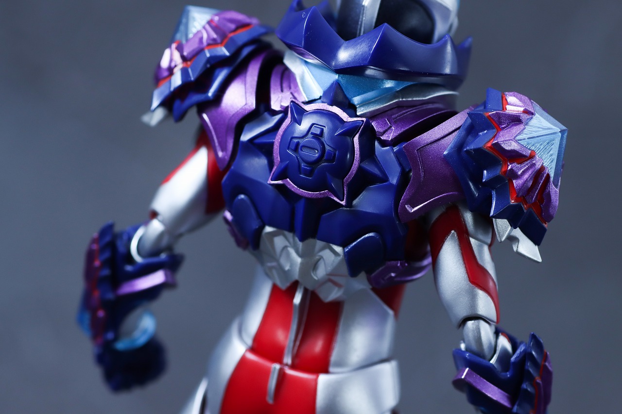 S.H.フィギュアーツ　ギャラクシーアーマー（ウルトラマンアーク）　レビュー　本体